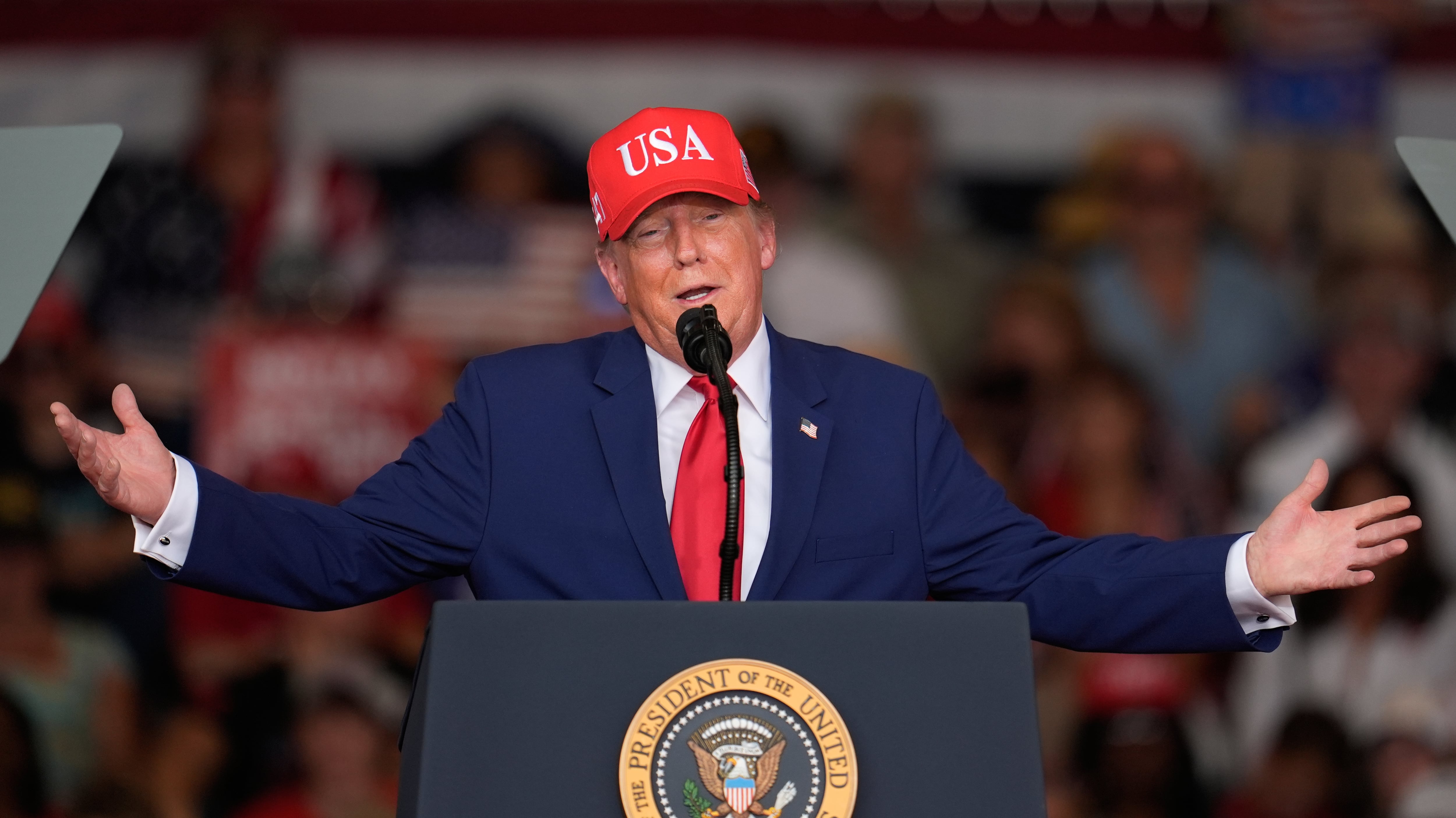 Trump holds South Carolina rally for Republican midterm candidates