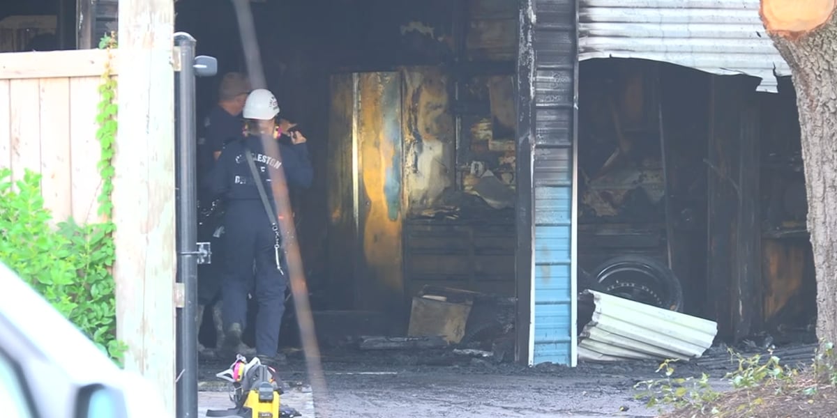 Charleston auto body shop burned in early-morning fire