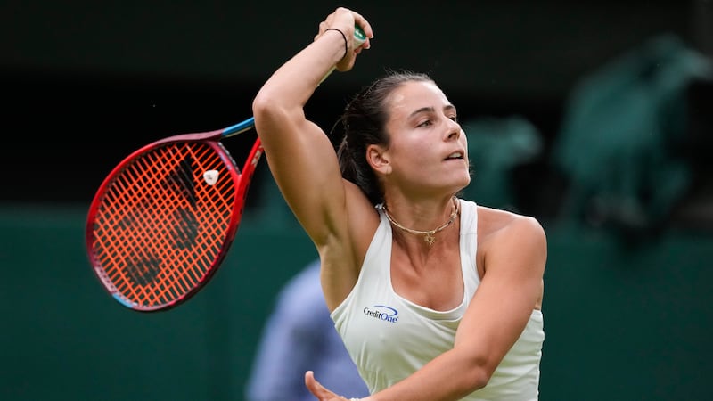 Emma Navarro beats Naomi Osaka to advance at Wimbledon