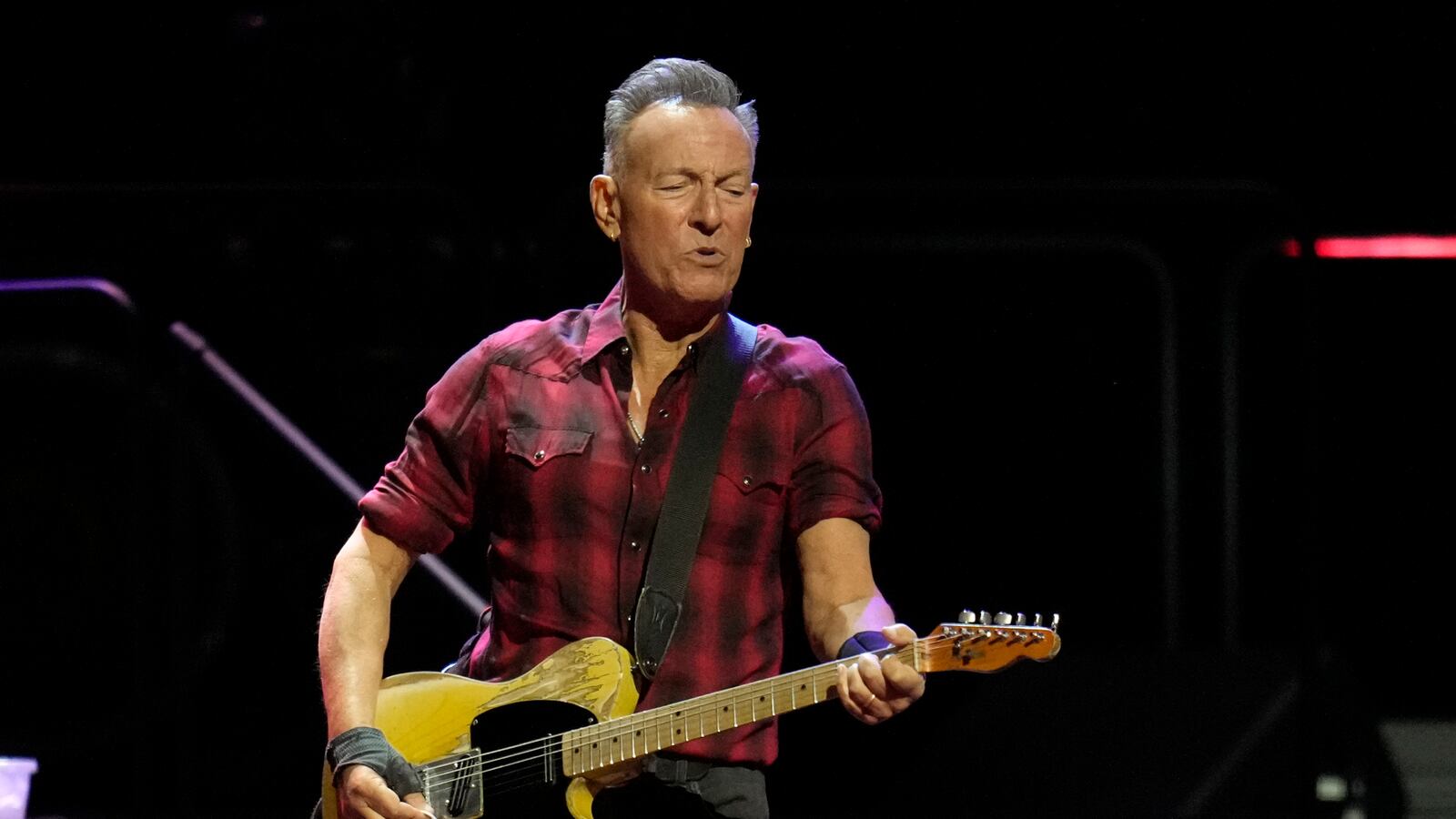 Bruce Springsteen returns to the stage in Phoenix after health issues ...