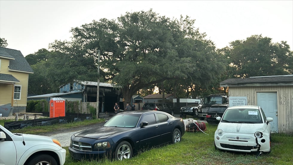 A Charleston auto body shop caught fire Friday morning.