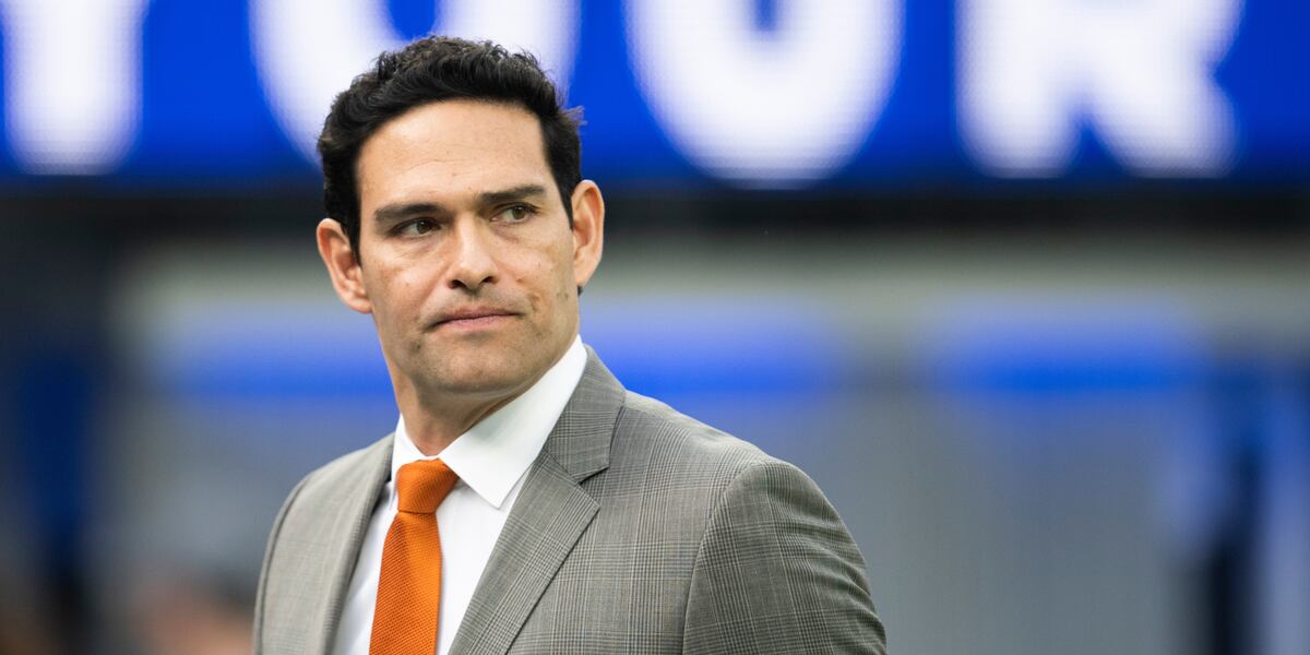 Ex-Fox Sports analyst Mark Sanchez plans guilty plea to charges stemming from fight outside hotel