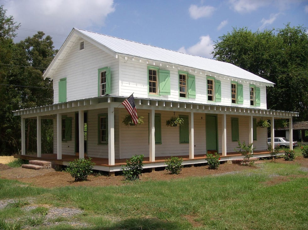 Η κοινότητα του James Island γιόρτασε τα εγκαίνια του Seashore Farmers Lodge το 2011.