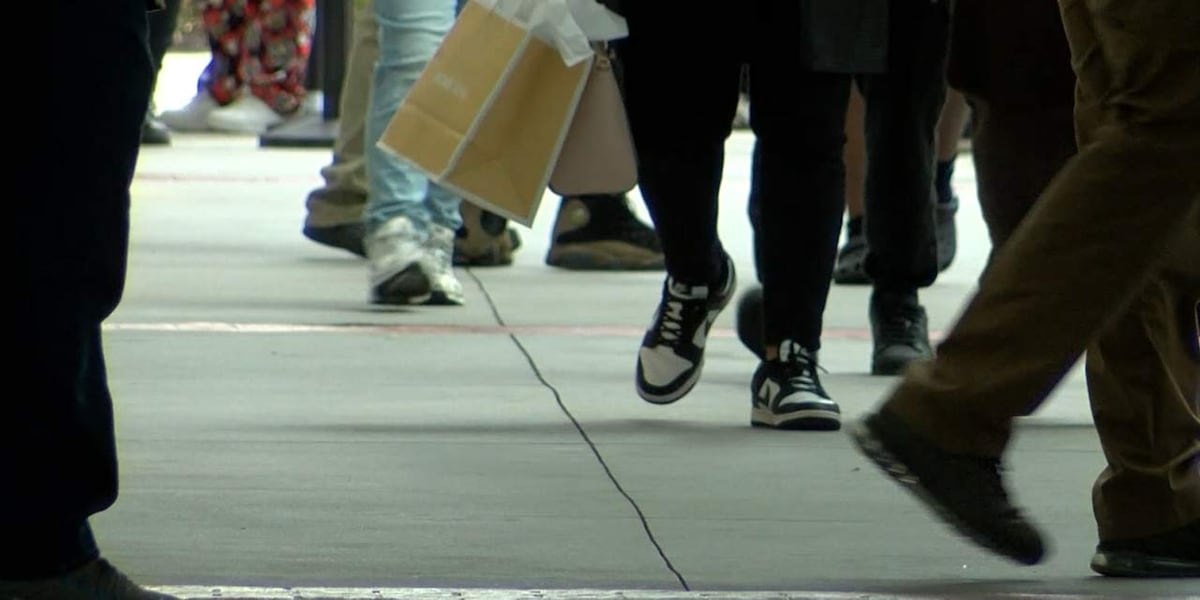 North Charleston Tanger Outlets packed from last-minute holiday shopping North Charleston Tanger Outlets packed from last-minute holiday shopping