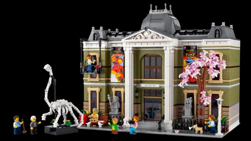 Lego unveils 4 000 piece Natural History Museum set