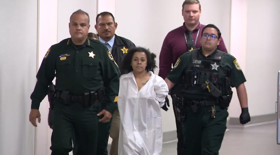 Giselle Glover Obituary, Death; Mother arrested for killing 14-year-old daughter by holding her head underwater in bathtub Kelsey Glover, 35, (center) is facing charges after deputies say she killed her 14-year-old...