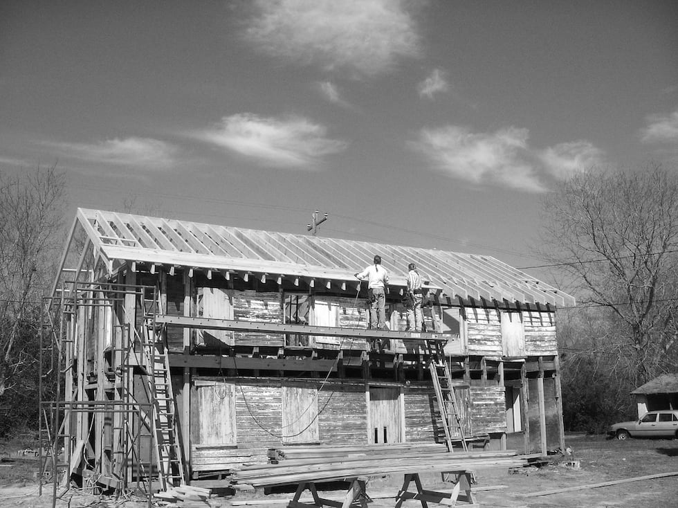 Το καταφύγιο χρησίμευσε ως το κέντρο της κοινότητας και παρείχε βοήθεια, αναψυχή και...