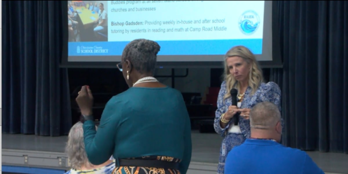 Charleston County School District kicks off town hall meetings, parents raise technology concerns